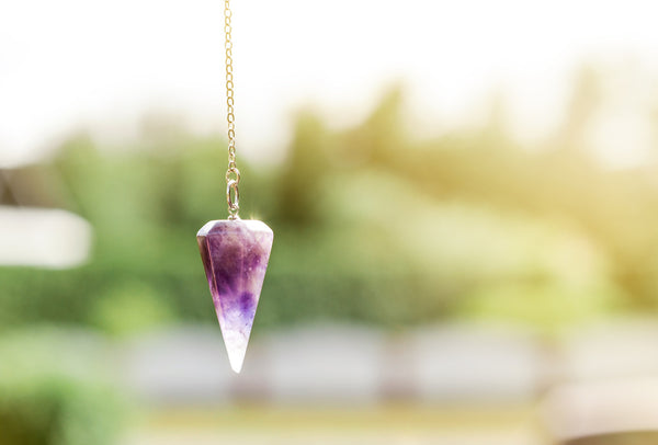 Les pendules divinatoires